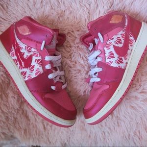 Pink retro Jordan’s size 7Y is a woman’s size 8.5
